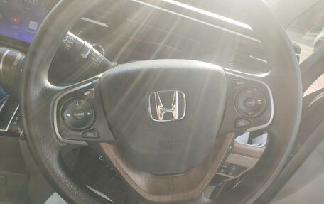 Honda Stepwgn IV, 2017 год, 1 875 000 рублей, 15 фотография