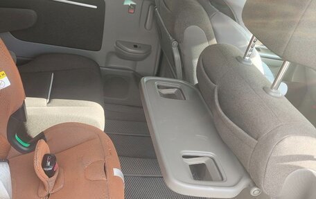 Honda Stepwgn IV, 2017 год, 1 875 000 рублей, 24 фотография