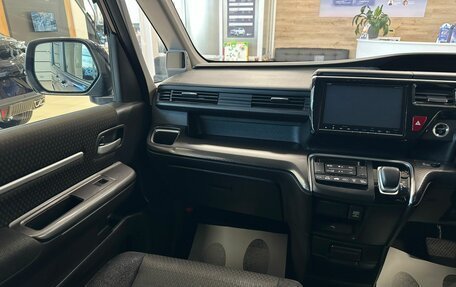 Honda Stepwgn IV, 2017 год, 2 249 900 рублей, 14 фотография