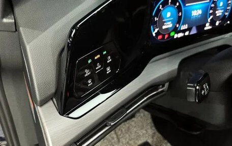 Volkswagen Golf VIII, 2022 год, 2 590 000 рублей, 16 фотография