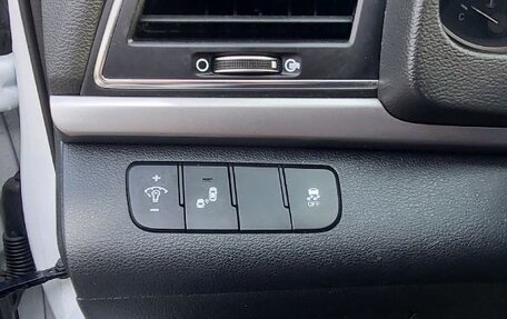 Hyundai Elantra VI рестайлинг, 2018 год, 999 000 рублей, 9 фотография