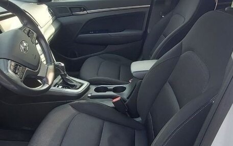 Hyundai Elantra VI рестайлинг, 2018 год, 999 000 рублей, 15 фотография