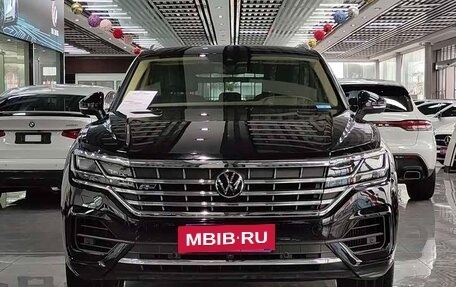 Volkswagen Touareg III, 2022 год, 3 920 000 рублей, 2 фотография