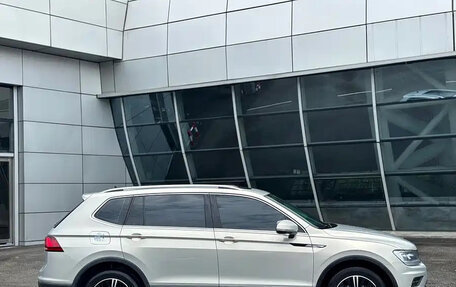 Volkswagen Tiguan II, 2021 год, 1 950 155 рублей, 3 фотография