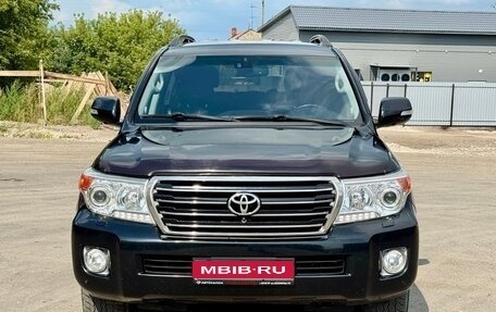 Toyota Land Cruiser 200, 2012 год, 3 000 000 рублей, 1 фотография
