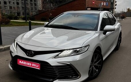 Toyota Camry, 2021 год, 3 600 000 рублей, 1 фотография