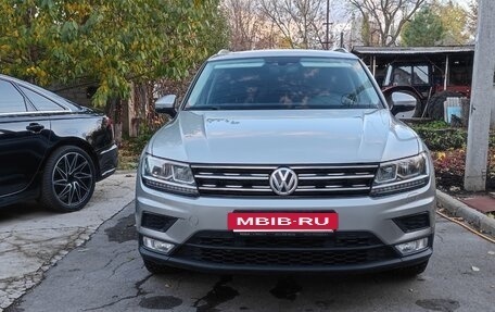 Volkswagen Tiguan II, 2017 год, 2 000 000 рублей, 23 фотография