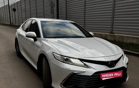 Toyota Camry, 2021 год, 3 600 000 рублей, 2 фотография