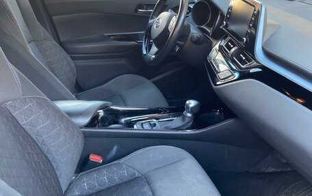 Toyota C-HR I рестайлинг, 2019 год, 2 390 000 рублей, 6 фотография