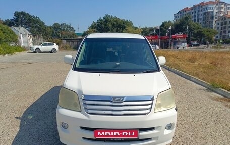 Toyota Noah III, 2003 год, 725 000 рублей, 1 фотография