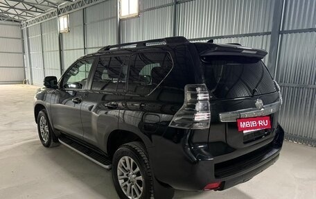 Toyota Land Cruiser Prado 150 рестайлинг 2, 2017 год, 3 590 000 рублей, 3 фотография