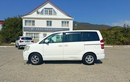 Toyota Noah III, 2003 год, 725 000 рублей, 2 фотография