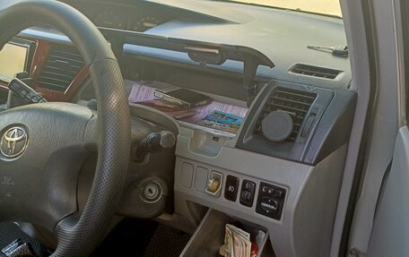 Toyota Noah III, 2003 год, 725 000 рублей, 7 фотография