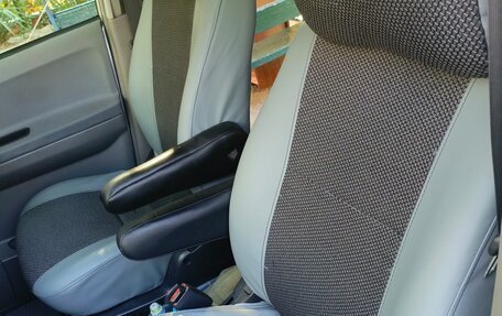 Toyota Noah III, 2003 год, 725 000 рублей, 10 фотография