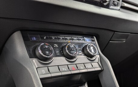 Skoda Karoq I, 2020 год, 2 350 000 рублей, 24 фотография