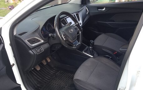 Hyundai Solaris II рестайлинг, 2019 год, 910 000 рублей, 1 фотография