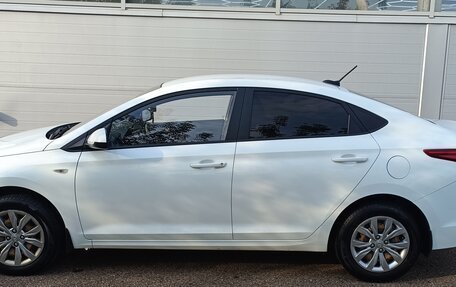 Hyundai Solaris II рестайлинг, 2017 год, 900 000 рублей, 2 фотография