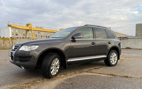 Volkswagen Touareg III, 2007 год, 1 050 000 рублей, 2 фотография