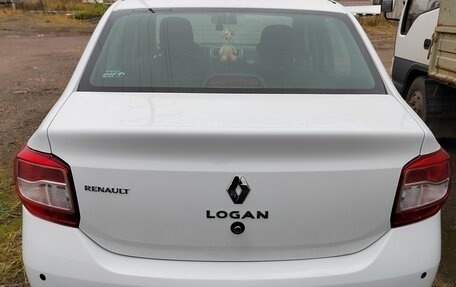 Renault Logan II, 2018 год, 800 000 рублей, 2 фотография