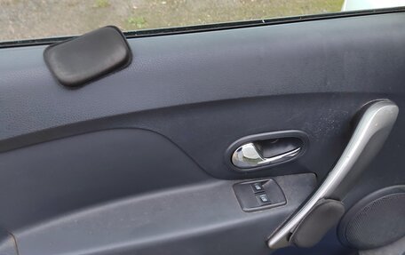 Renault Logan II, 2018 год, 800 000 рублей, 7 фотография