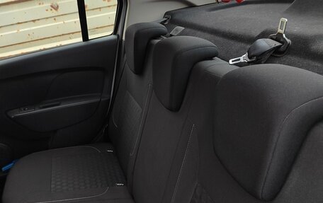 Renault Logan II, 2018 год, 800 000 рублей, 14 фотография