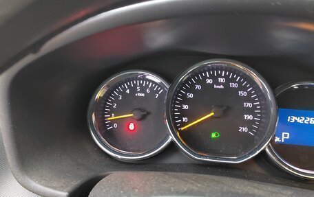 Renault Logan II, 2018 год, 800 000 рублей, 11 фотография