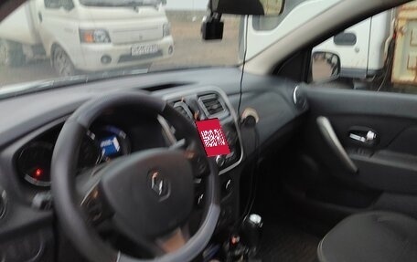 Renault Logan II, 2018 год, 800 000 рублей, 12 фотография