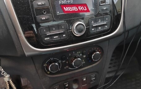 Renault Logan II, 2018 год, 800 000 рублей, 8 фотография