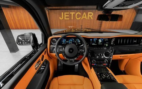 Rolls-Royce Cullinan, 2024 год, 75 000 000 рублей, 15 фотография