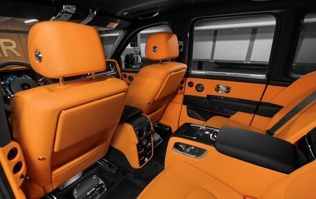 Rolls-Royce Cullinan, 2024 год, 75 000 000 рублей, 26 фотография