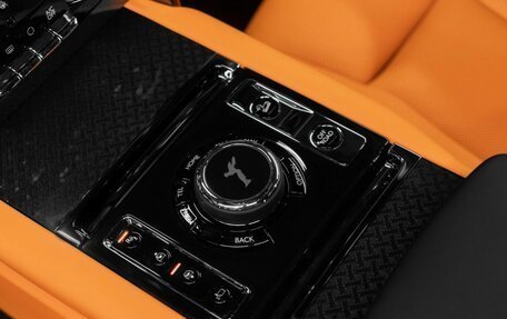 Rolls-Royce Cullinan, 2024 год, 75 000 000 рублей, 23 фотография