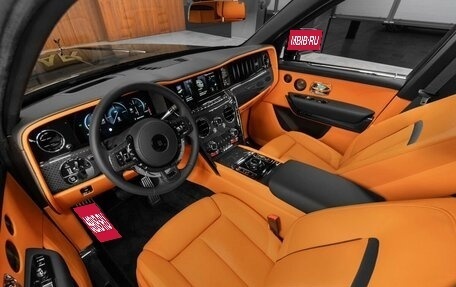 Rolls-Royce Cullinan, 2024 год, 75 000 000 рублей, 13 фотография