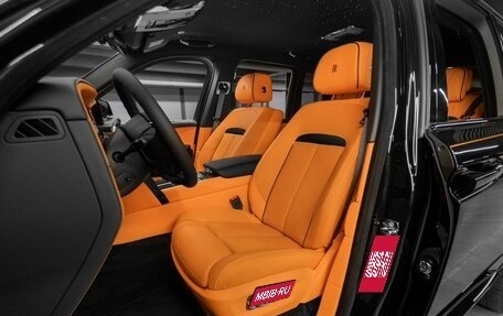 Rolls-Royce Cullinan, 2024 год, 75 000 000 рублей, 11 фотография