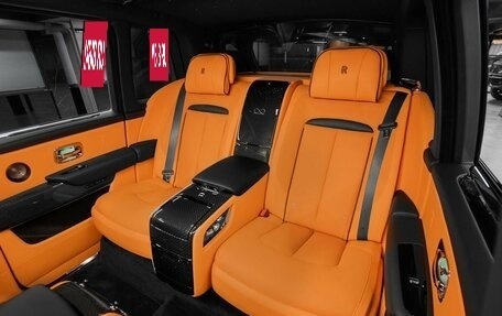 Rolls-Royce Cullinan, 2024 год, 75 000 000 рублей, 29 фотография