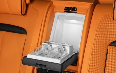 Rolls-Royce Cullinan, 2024 год, 75 000 000 рублей, 32 фотография