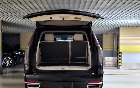 Cadillac Escalade V, 2022 год, 10 500 000 рублей, 12 фотография