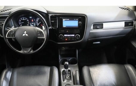 Mitsubishi Outlander III рестайлинг 3, 2012 год, 1 249 000 рублей, 11 фотография