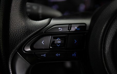 Toyota Yaris, 2021 год, 1 160 000 рублей, 10 фотография