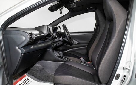 Toyota Yaris, 2021 год, 1 160 000 рублей, 6 фотография