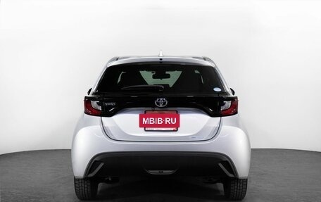 Toyota Yaris, 2021 год, 1 160 000 рублей, 4 фотография