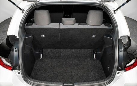 Toyota Yaris, 2021 год, 1 160 000 рублей, 18 фотография