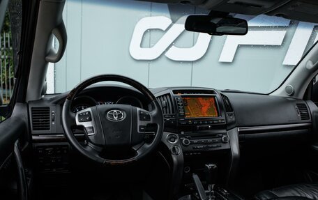 Toyota Land Cruiser 200, 2011 год, 3 189 000 рублей, 9 фотография