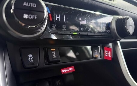 Toyota RAV4, 2025 год, 4 279 000 рублей, 17 фотография