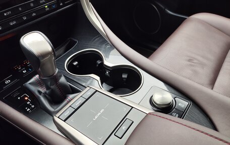 Lexus RX IV рестайлинг, 2021 год, 5 300 000 рублей, 17 фотография