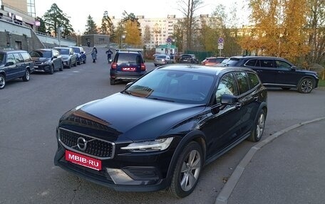 Volvo V60 Cross Country II, 2019 год, 3 799 000 рублей, 1 фотография