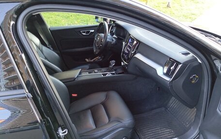 Volvo V60 Cross Country II, 2019 год, 3 799 000 рублей, 7 фотография