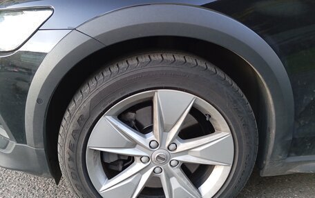 Volvo V60 Cross Country II, 2019 год, 3 799 000 рублей, 8 фотография