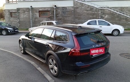 Volvo V60 Cross Country II, 2019 год, 3 799 000 рублей, 4 фотография