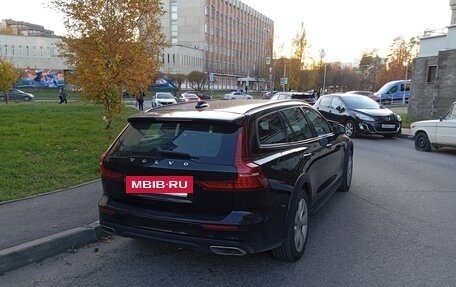Volvo V60 Cross Country II, 2019 год, 3 799 000 рублей, 3 фотография