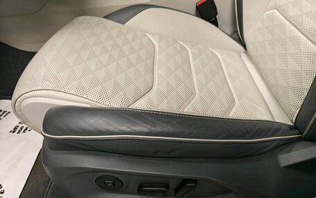 Volkswagen Touareg III, 2019 год, 3 600 000 рублей, 15 фотография